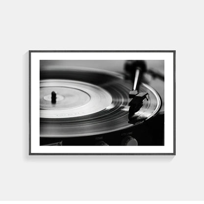 Nordic Classic Retro Wall Art Sexy Woman Shoes Phonograph Black And White HD Oil On Canvas Posters And Prints Home Decor Gifts - Tech genius & freaks